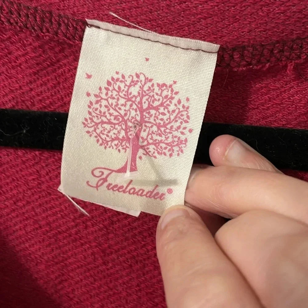 💰Freeloader Urban Outfitters Red Scoop Neck Raw Hem Oversized Sweater Size Med - Picture 2 of 7